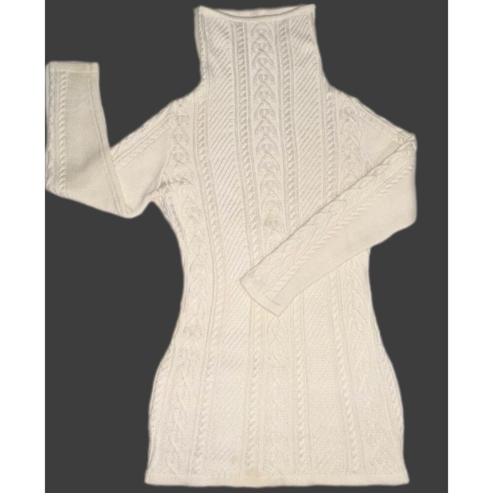 Women’s Medium Slim Fit Off-White Turtleneck Long Sleeve Long Sweater
